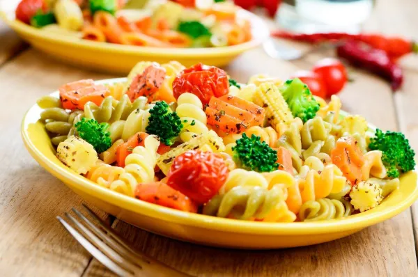 Ensalada de fideos: frescura y sabor en cada bocado